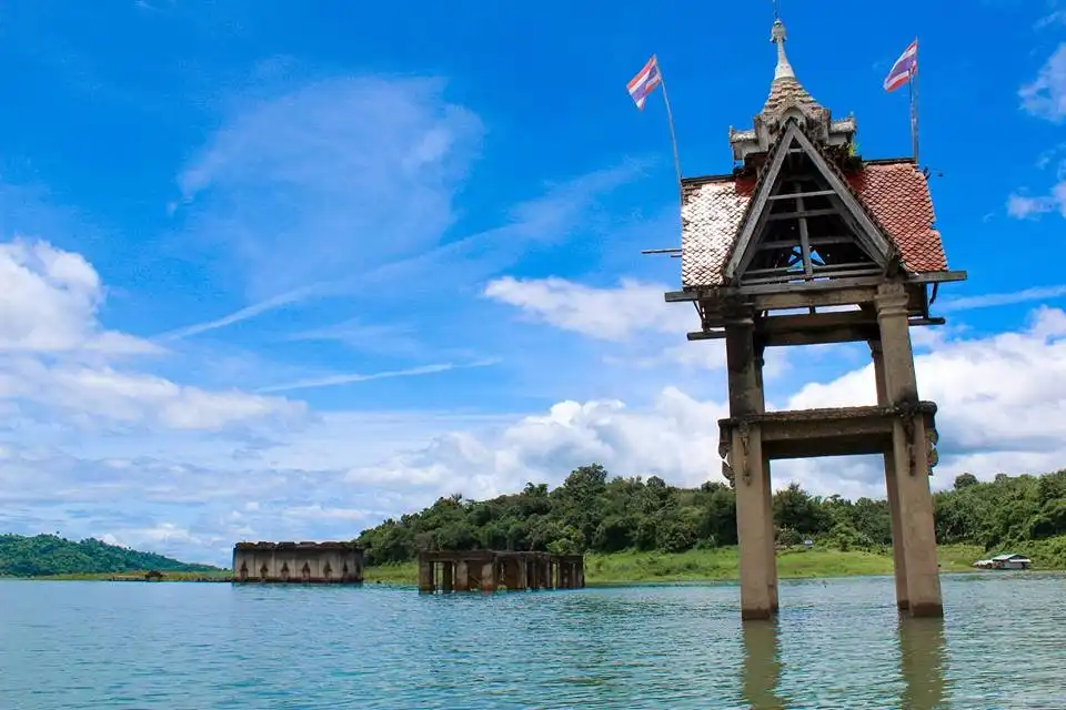 Hotels near Underwater Temple