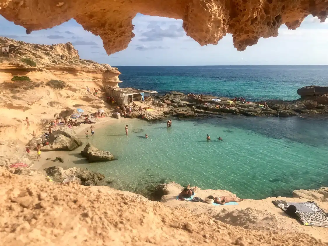 Hotels near Calo Des Mort