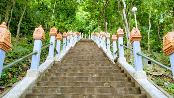 Phreah Reach Throap Mountain