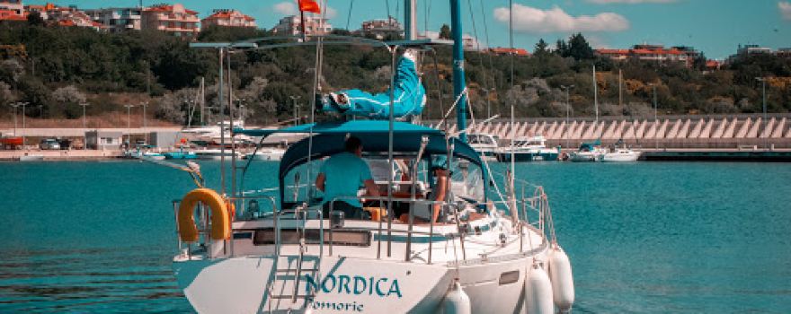Yachtrest.com - прогулки на яхте в Болгарии. Yacht Tours Bulgaria