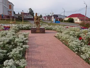 Памятник учителю