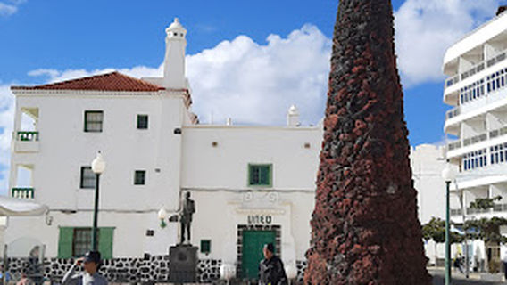 Estatua de Blas Cabrera Felipe