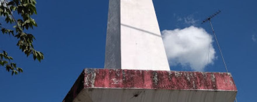 Tugu Monas Desa Karangtalun