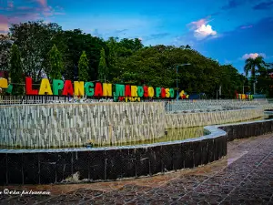 Alun-alun Sintuwu Maroso
