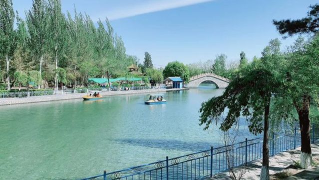 Dushanzi East Lake Zoo