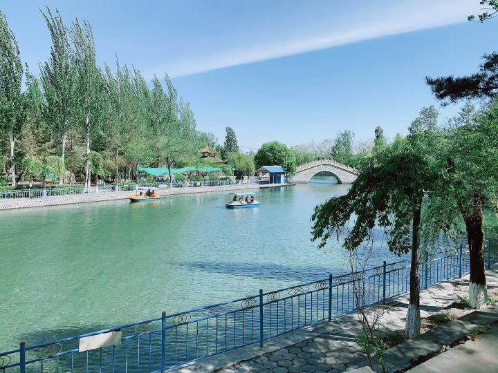 Dushanzi East Lake Zoo
