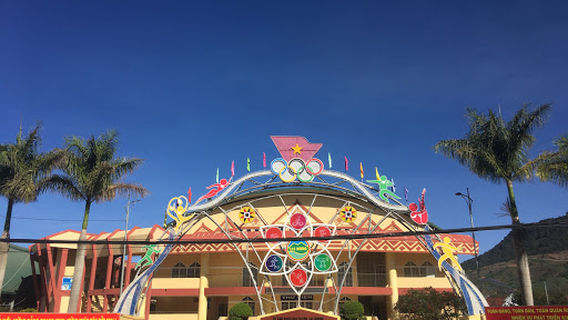 Trung tâm văn hóa thể thao huyện Lạc Dương