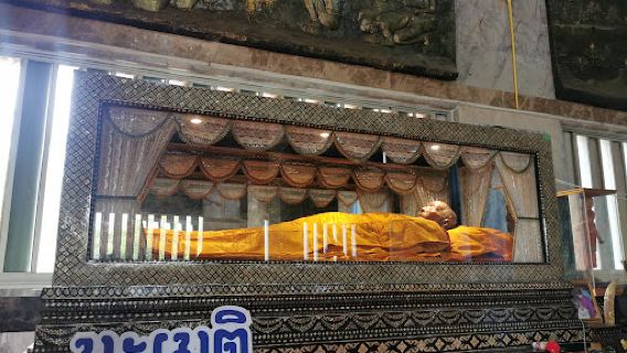 Prasat Phet, Luang Pu Hong Phrompanyo Museum