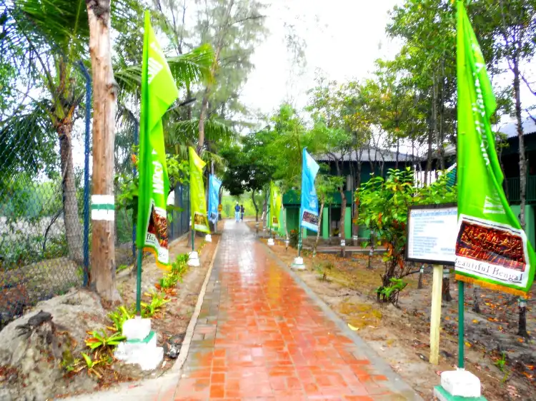 Hotels near Muchisa Smashan Kali Temple