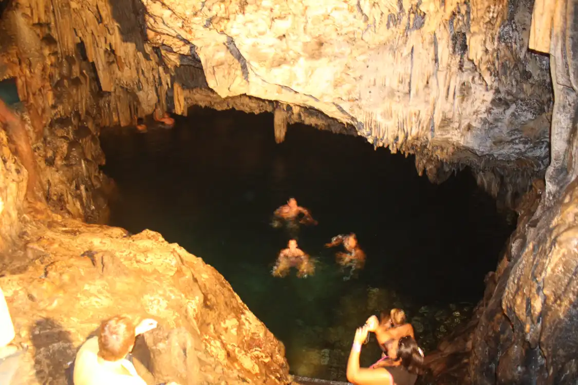 Hotels near Anahulu Cave