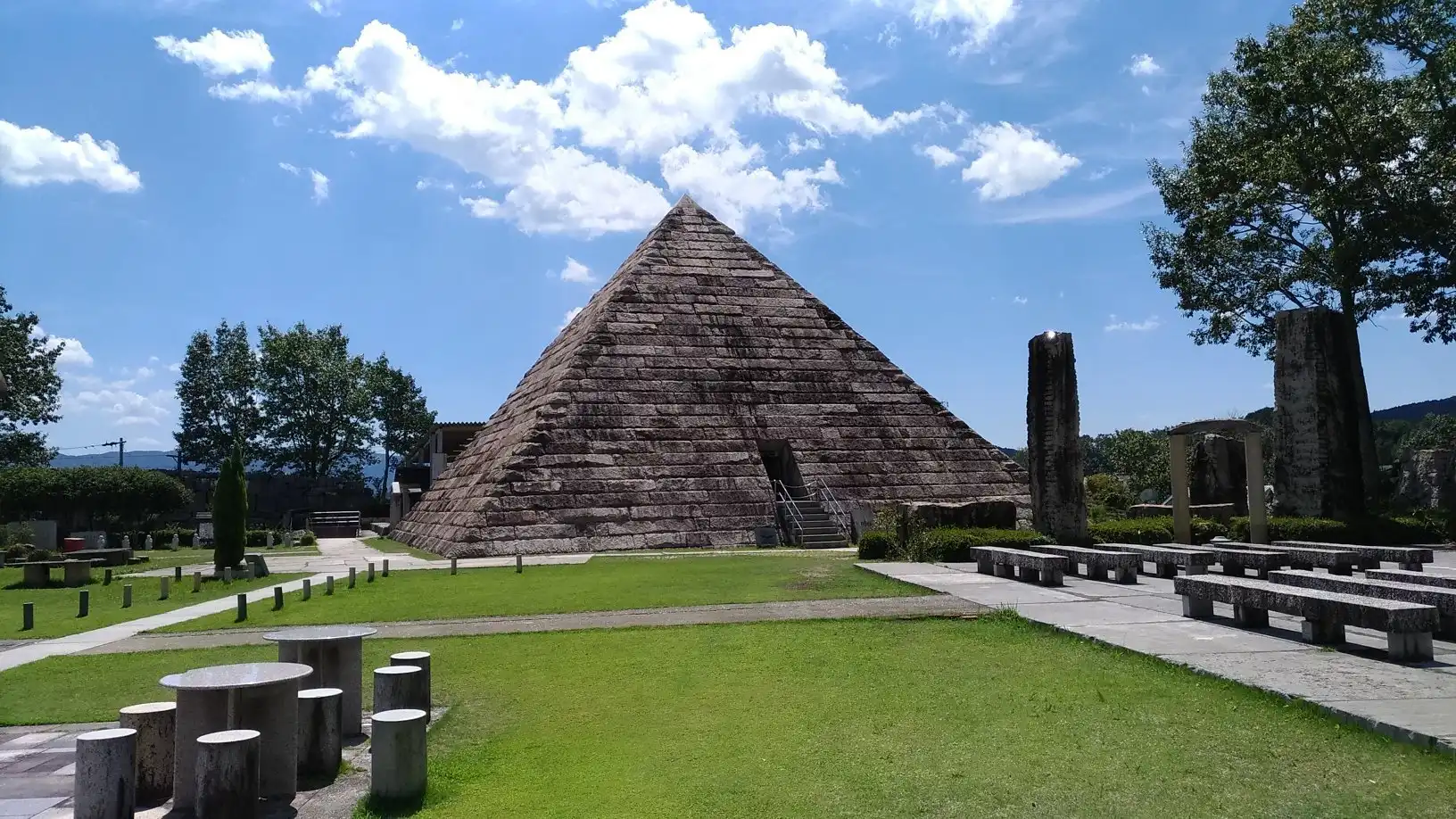 鄰近石頭博物館的酒店