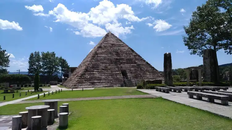 Các khách sạn gần Stone Museum