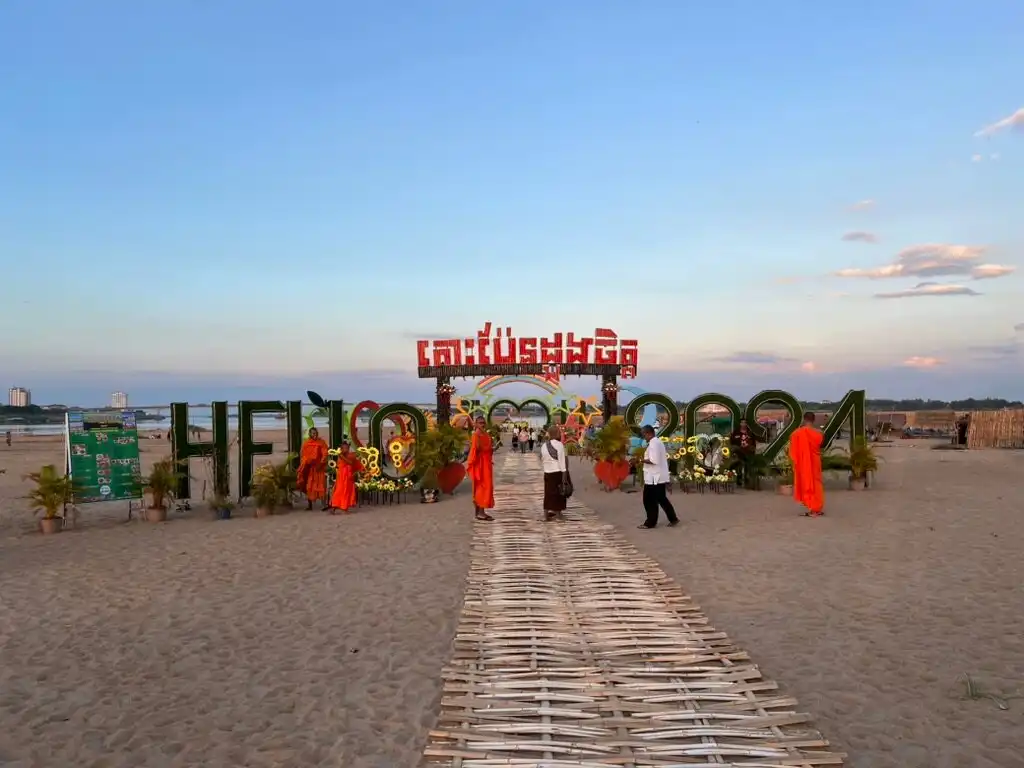 Hotels near Ko Paen Bamboo Bridge
