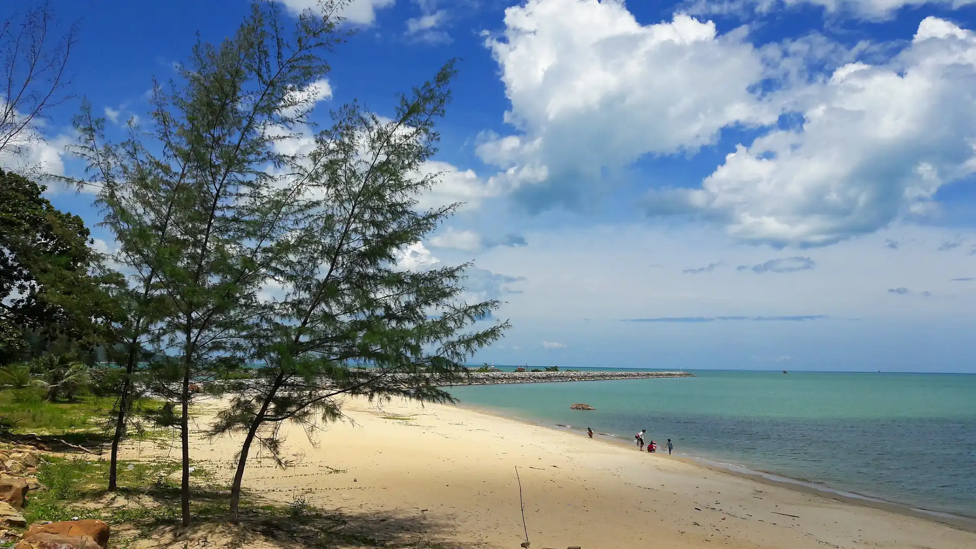 Hotels near Hin Ngam Beach