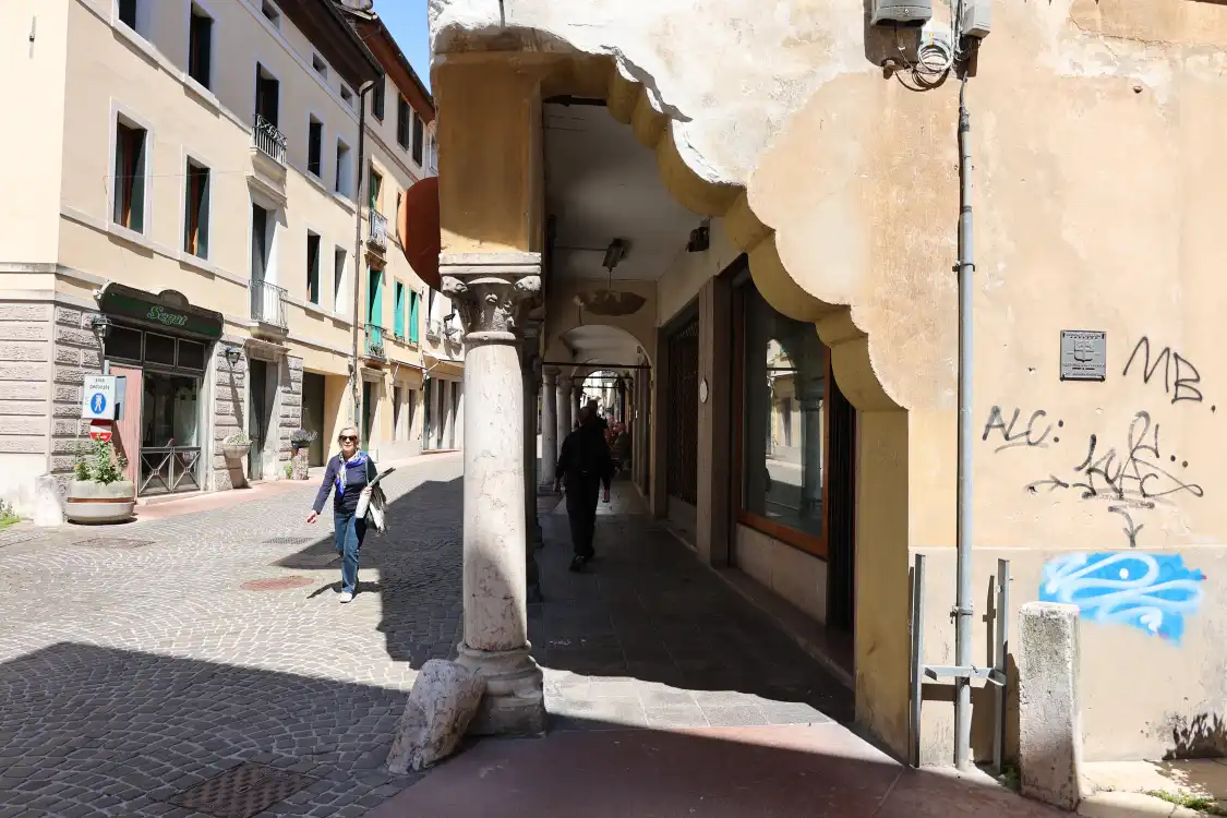 Hotel in zona Via Mezzaterra