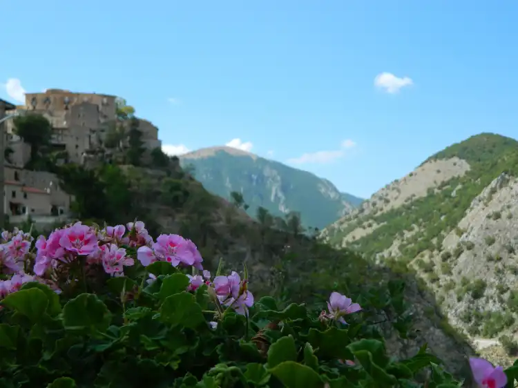 Hotels in Villalago