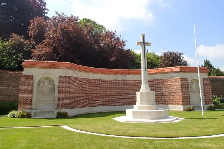 Hotels in der Nähe von La Kreule Military Cemetery