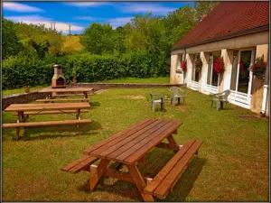 Camping Municipal de Vézelay et Auberge de Jeunesse