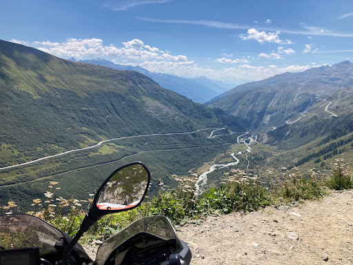 富爾卡基線隧道