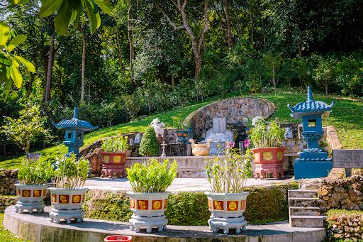 Compare 5 airports near Ha Tien
