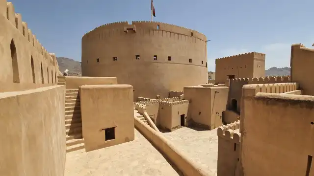 Hotels near Nizwa Fort