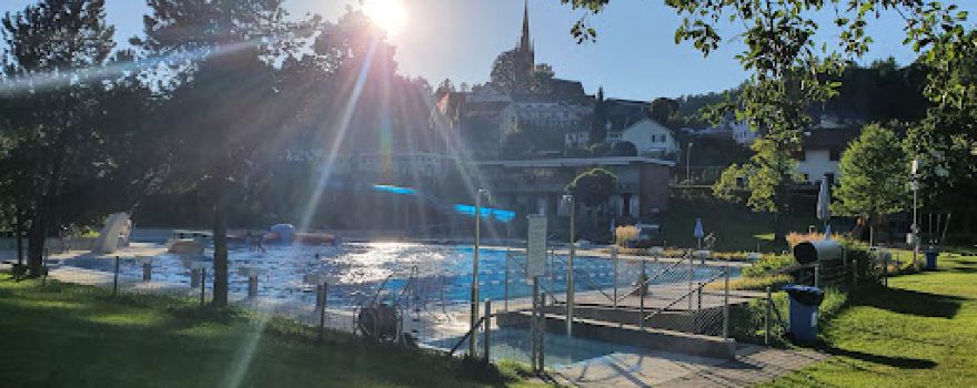 Schwimmbad Schwimm- u. Sportanlage