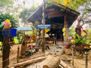 Luang Pu Suang, La Sangkhan Hut