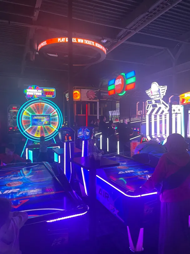 3_Dave & Buster's - Arcade