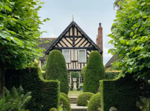 Wollerton Old Hall Garden