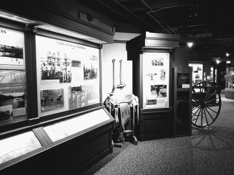 Hotel dekat Bartlesville Area History Museum