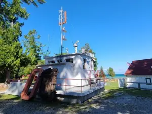 40 Mile Point Lighthouse Park