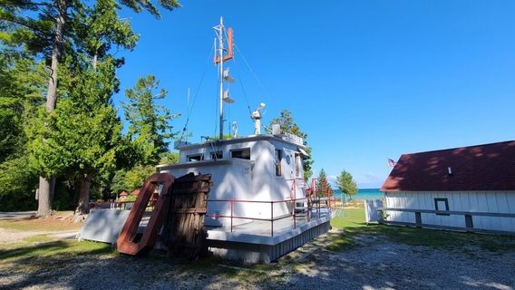 40 Mile Point Lighthouse Park