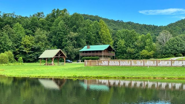 Honeysuckle Meadows Pool & Deli