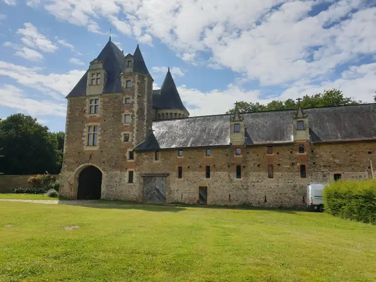 Hotels in Saint-Quentin-les-Anges