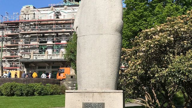 Henrik Ibsen-statue