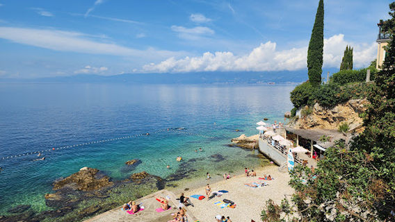 Javna plaža Pećine