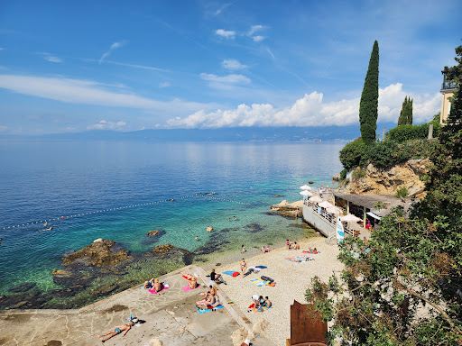 Javna plaža Pećine