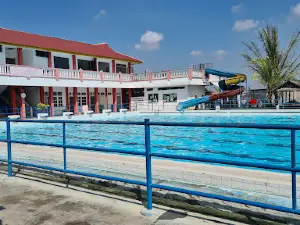 Kolam Renang Tirta Raerim Mencirim