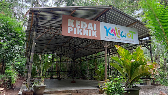Kaliwot kedai makan & Tempat Bermain Pinggir Kali