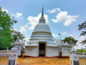 Avukana Buddha Statue