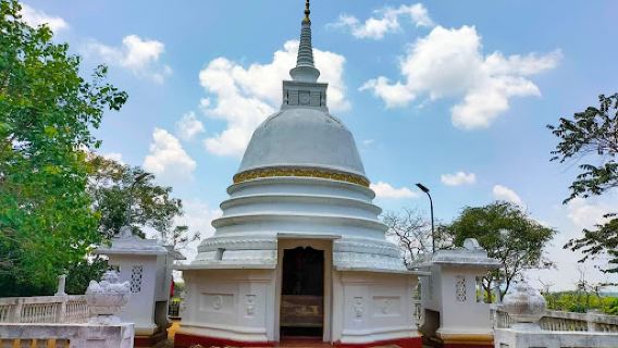 Avukana Buddha Statue