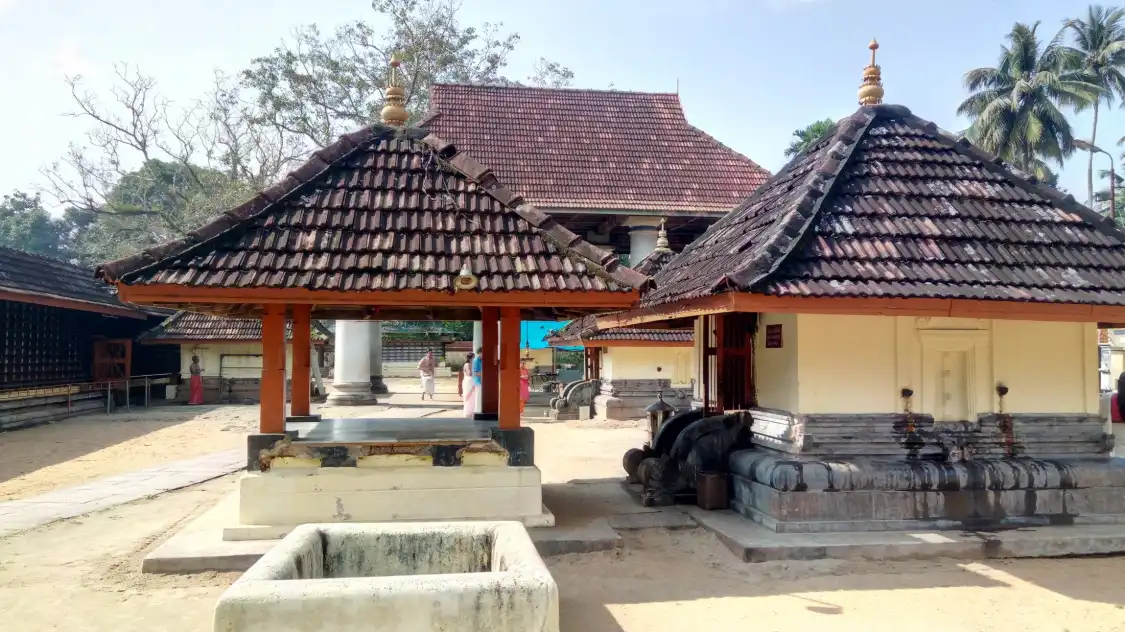 Hotels in der Nähe von थिरुवंचिकुलम महादेवा मंदिर