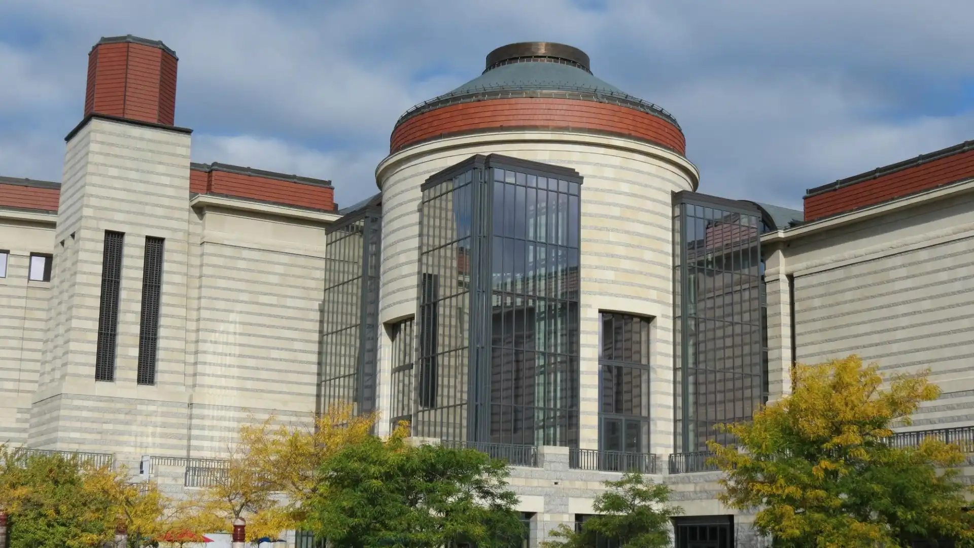Hotels near Minnesota History Center