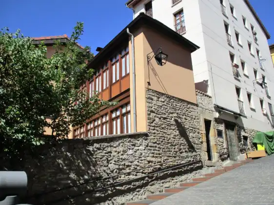 Hotels near House No. 27