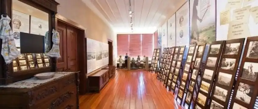 鄰近蘇娜·基拉克卡雷奇博物館的酒店