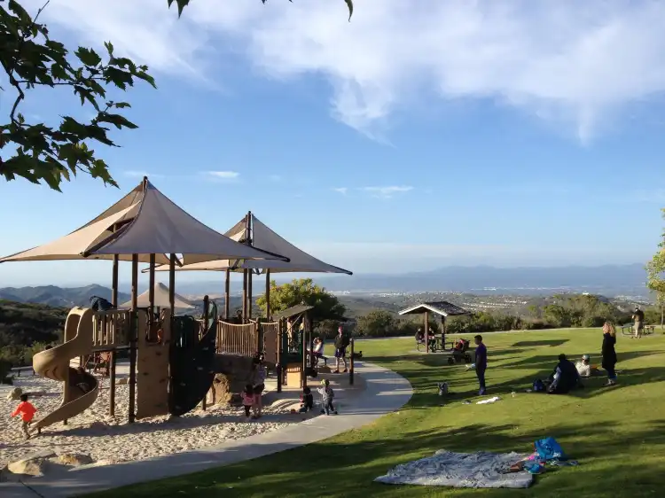 Hotels near Alta Laguna Park