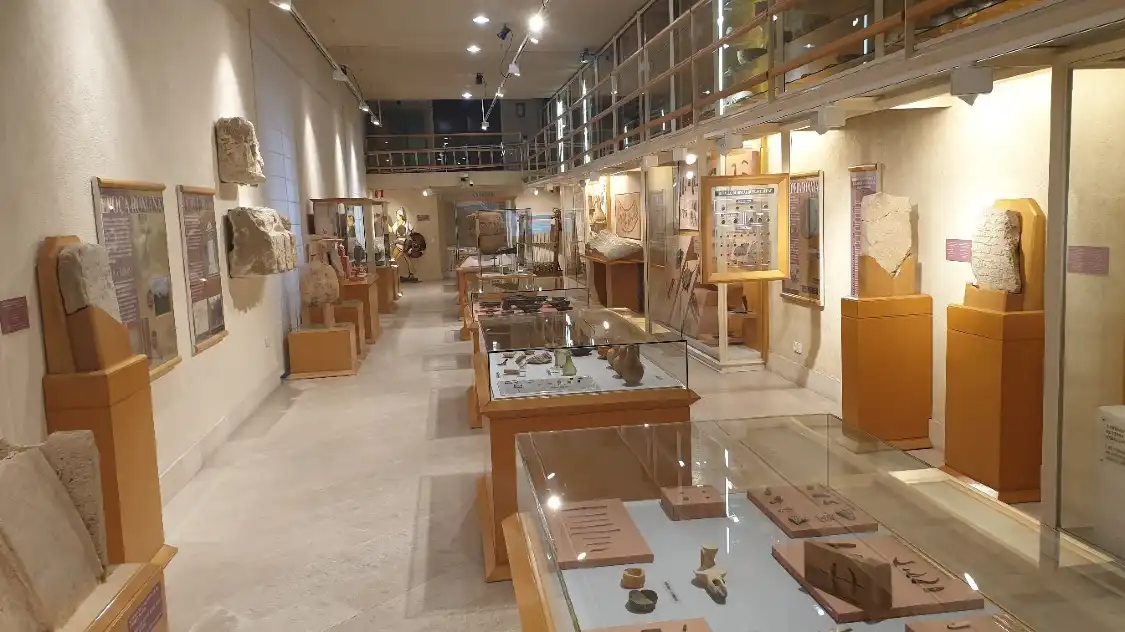 Hotels near Archaeological Museum Camil Visedo