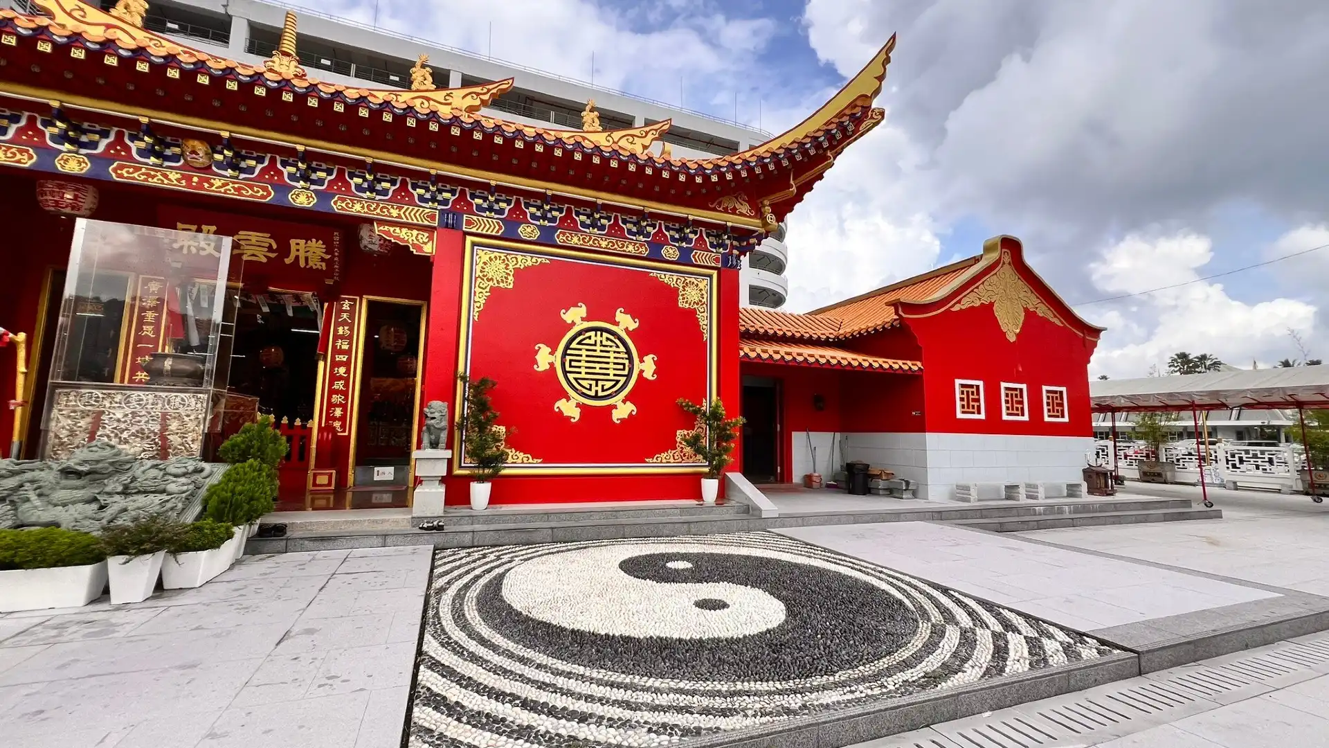 Hotels near Teng Yun Temple