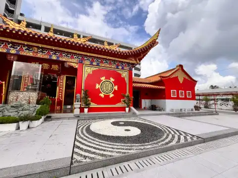 Hotels near Teng Yun Temple