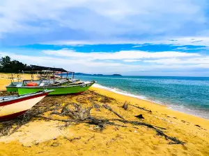 Pantai Teluk Lipat